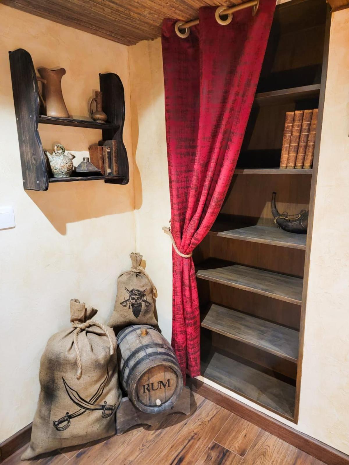 Le Repaire Des Pirates Logement Magique Sainte-Croix-en-Plaine Экстерьер фото