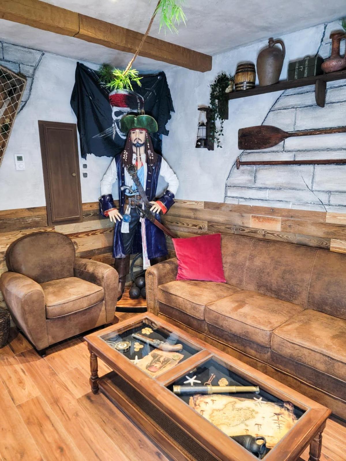 Le Repaire Des Pirates Logement Magique Sainte-Croix-en-Plaine Экстерьер фото