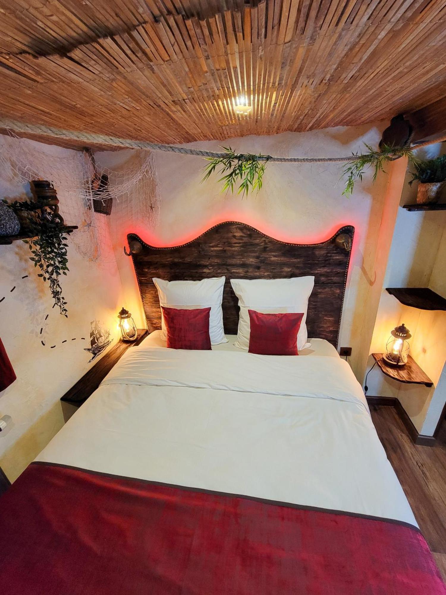 Le Repaire Des Pirates Logement Magique Sainte-Croix-en-Plaine Экстерьер фото