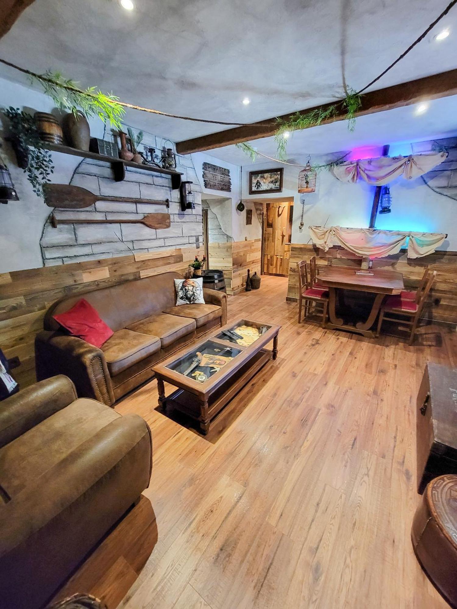 Le Repaire Des Pirates Logement Magique Sainte-Croix-en-Plaine Экстерьер фото